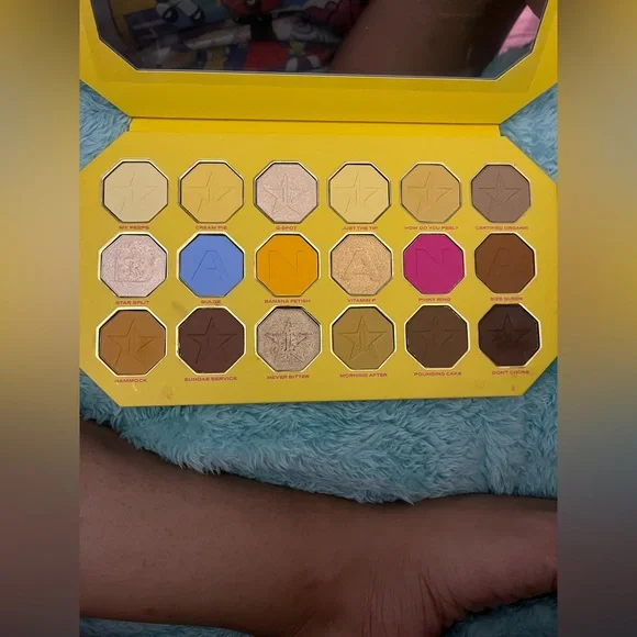 Jeffree Star Yellow Gold Eyeshadow Palette Vibrant Shades - Picture 1 of 3